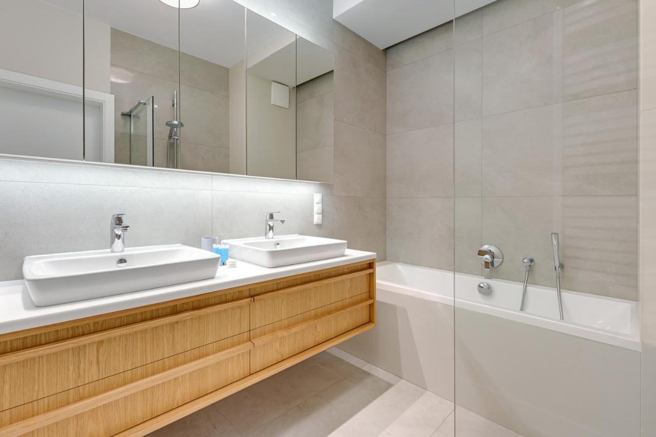 Premium Family & Business Old Town Riverside Apartment With Parking グダニスク エクステリア 写真